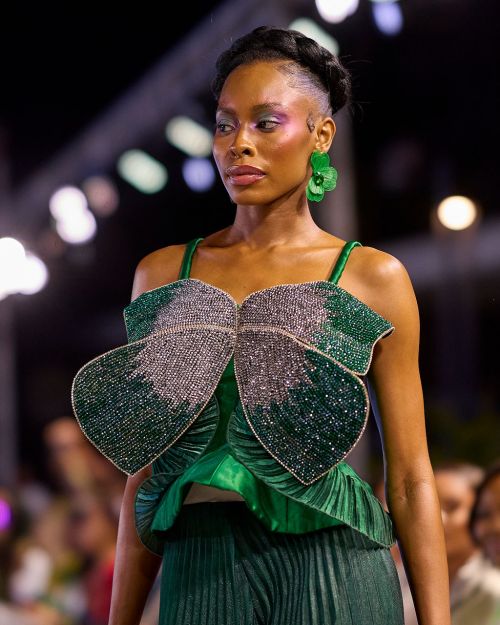 THE SEA URCHIN SLEEVELESS TOP & LOGO PANTS