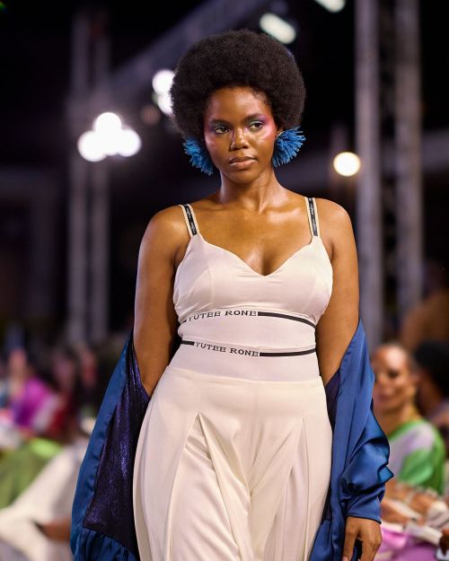 THE TRAVEL SET AND THE MARINE NOIR JACKET